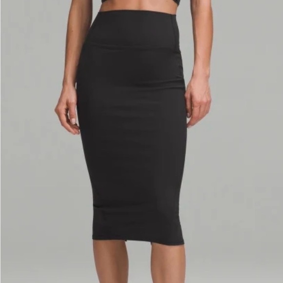 lululemon athletica Dresses & Skirts - Lululemon Athletica Classic Black ALIGN Midi Pencil Skirt